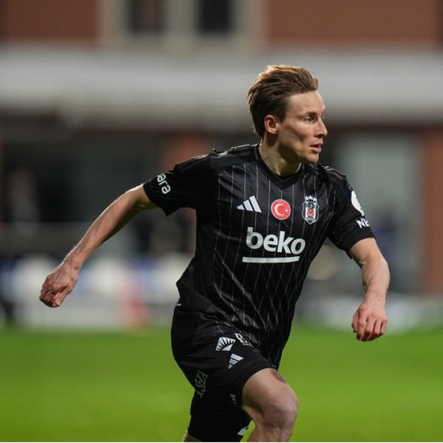 Beşiktaş'tan ayrıldı, ülkesine döndü