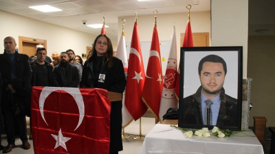 Emekliliğini reddeden avukatı vurdu