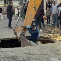 Çöken yolda insan kafatası ve kemikler bulundu