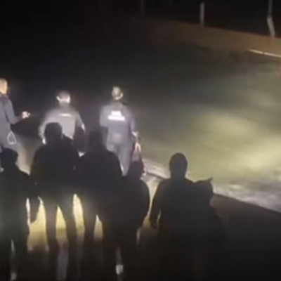 Şiddetli fırtına 3 işçiyi denize düşürdü: 1 ölü