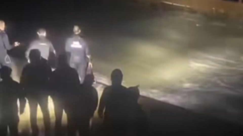 Şiddetli fırtına 3 işçiyi denize düşürdü: 1 ölü