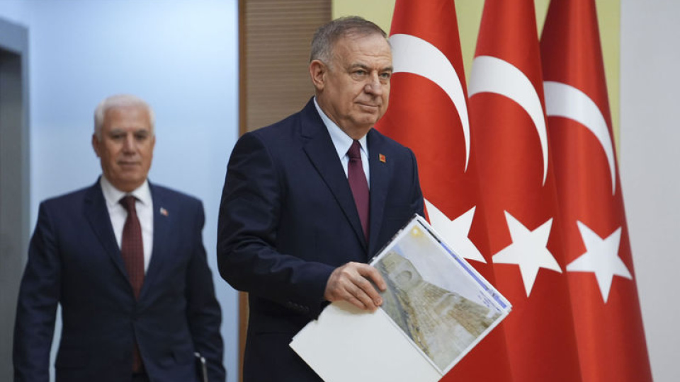 CHP'li başkanlar izinsiz yurt dışı tatiline gidemeyecek