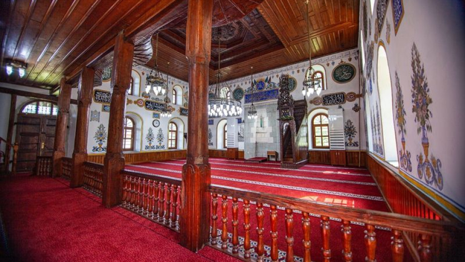 Ahşap motifleriyle göz kamaştırıyor