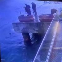 Denize böyle uçmuş! O anlar kamerada