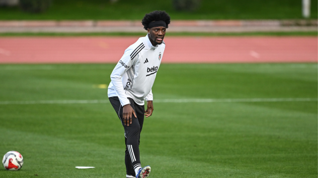 Beşiktaş açıkladı: Abraham kamptan ayrıldı!