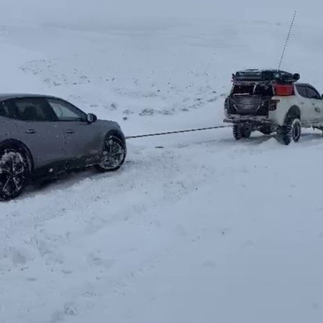 Sürücünün imdadına Off-Road ekibi yetişti