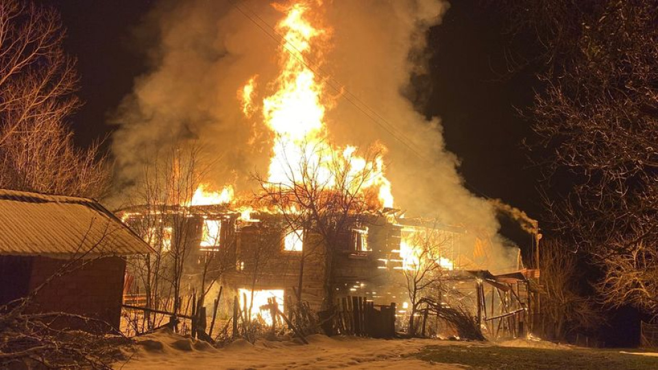 200 yıllık 2 katlı ahşap ev, yandı