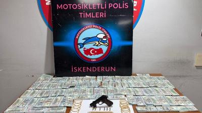 Araçtan sahte 1 milyon dolar çıktı: 3 gözaltı