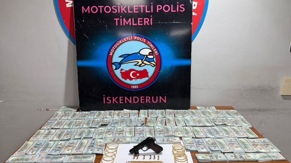 Araçtan sahte 1 milyon dolar çıktı: 3 gözaltı