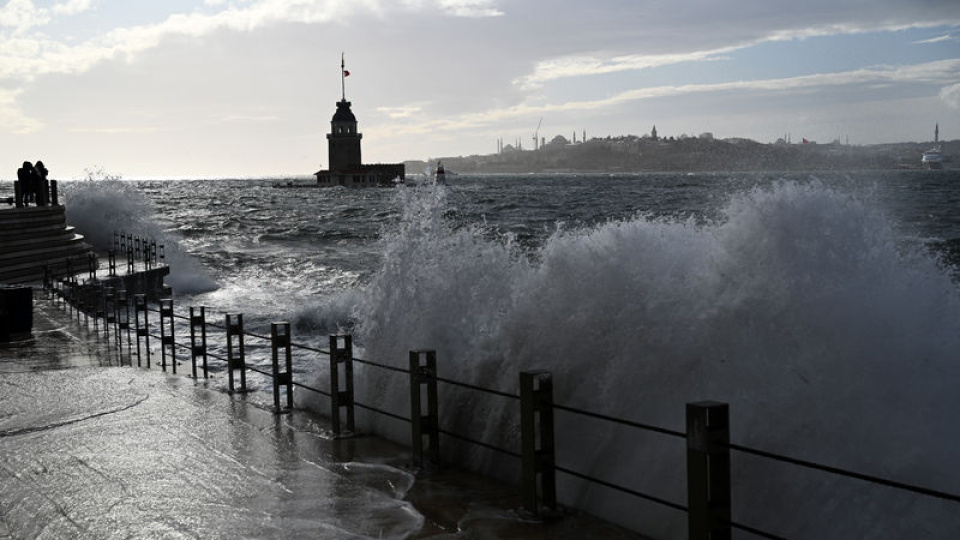 İstanbullulara yağış ve fırtına uyarısı!