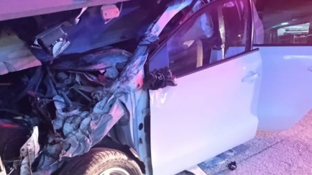 Otomobil, yayaya ve TIR'a çarptı: 1'i ağır 3 yaralı