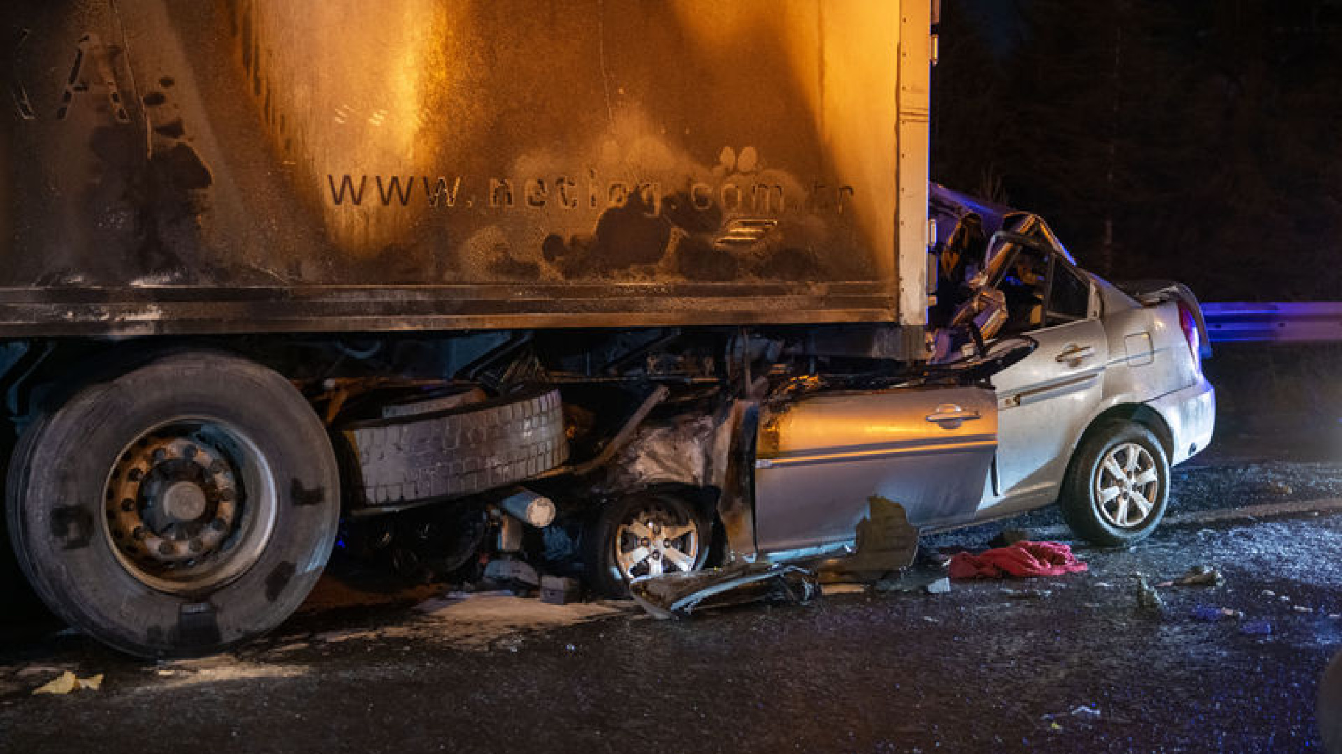 Ankara'da TIR'a çarpan otomobilin sürücüsü hayatını kaybetti | Son dakika haberleri