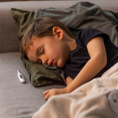 Ateşi olan her çocuğa ilaç verilmemeli