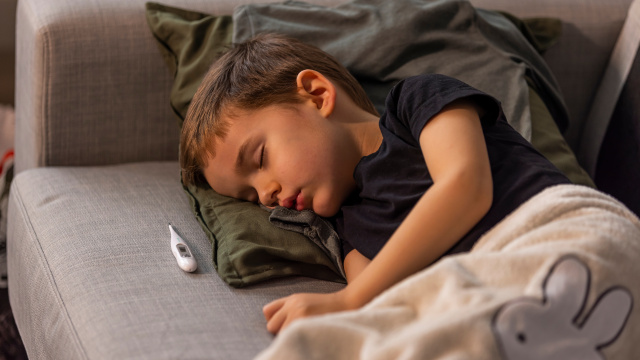 Ateşi olan her çocuğa ilaç verilmemeli