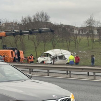 TEM'de iki araç takla attı! 5 yaralı