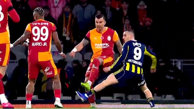 Dev derbide penaltı ve kart itirazı!