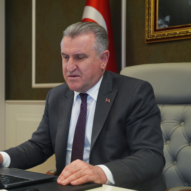 Bakan Bak'tan Fenerbahçe'ye tebrik!