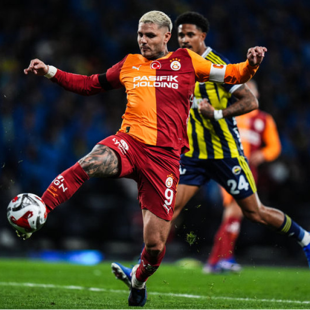 Galatasaray, Fenerbahçe'ye 4 maç sonra yenildi!