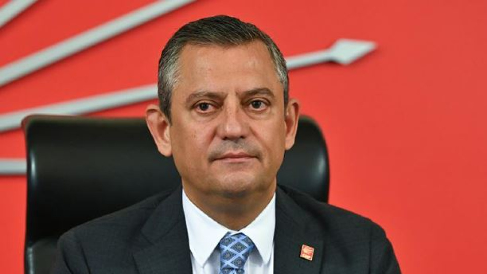 Özel'den Fenerbahçe'ye kutlama