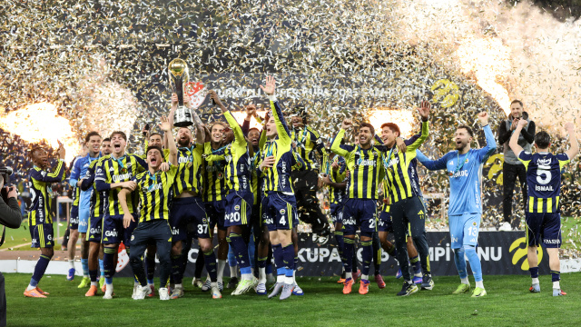 Ünlülerin Fenerbahçe bayramı