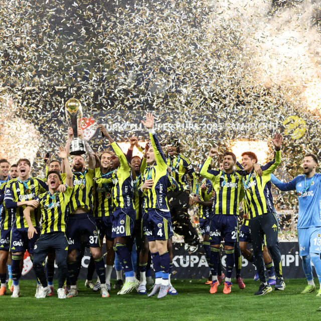 Ünlülerin Fenerbahçe bayramı