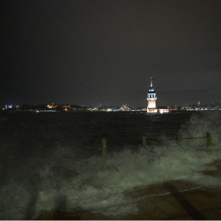 İstanbul'da yağışlı, fırtınalı gece
