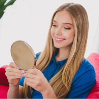 Neden fotoğrafta başka aynada başka çıkıyoruz?