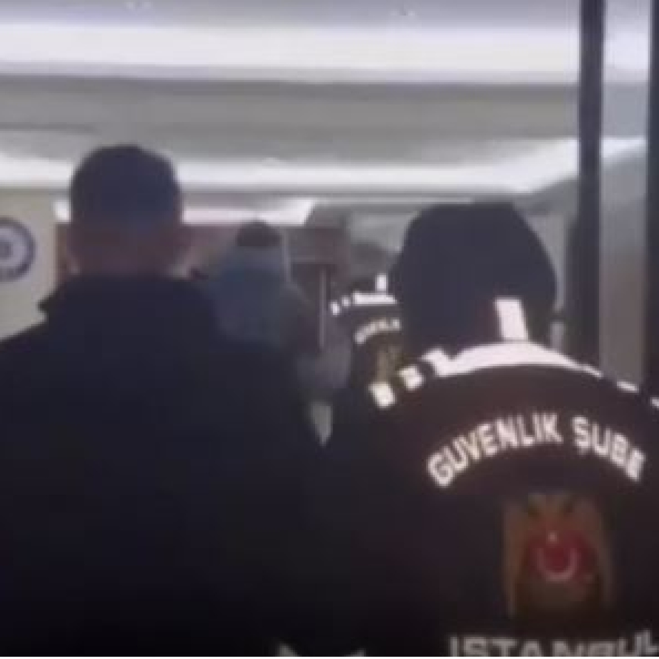 Üsküdar'da Parkta Çatışma: 10 Kişi Gözaltına Alındı, Polis Soruşturma Başlattı