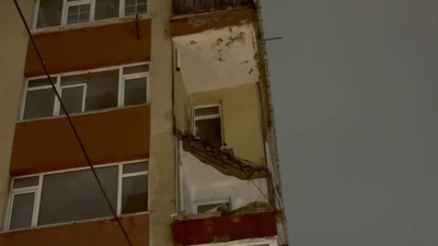 Bahçelievler'de 6 katlı binanın 2 balkonu çöktü