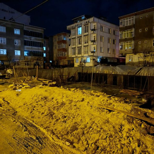 İnşaat alanında toprak kaydı; 4 apartman boşaltıldı