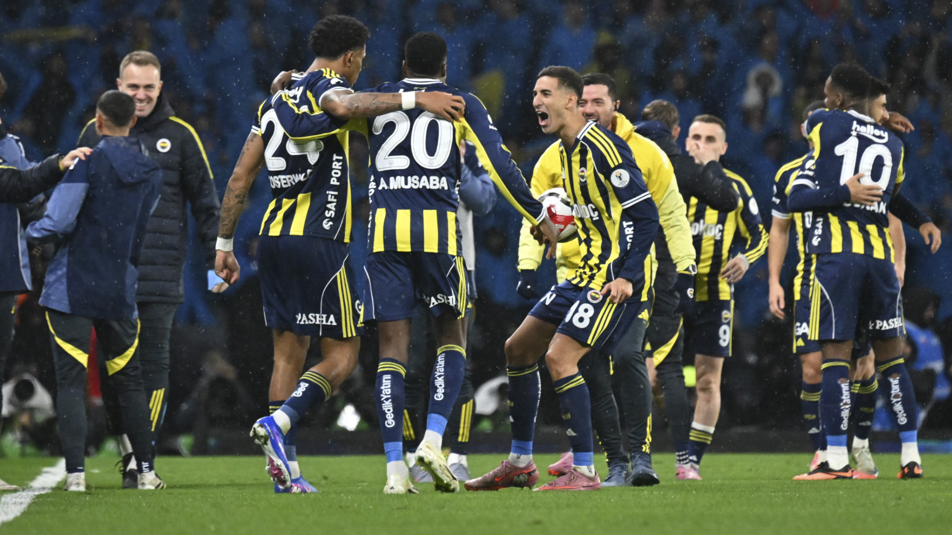 Spor yazarları Fenerbahçe'nin Süper Kupa zaferini değerlendirdi: Psikolojik üstünlük Fenerbahçe'ye geçti! - Fenerbahçe Haberleri