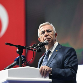 "Trafiğin nedeni AVM'ler"