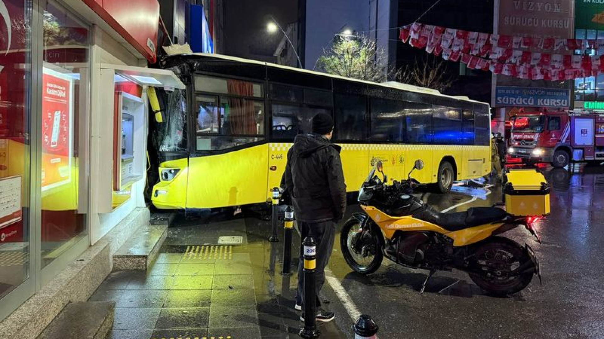 İETT otobüsü binaya çarptı: 6 yaralı | Son dakika haberleri
