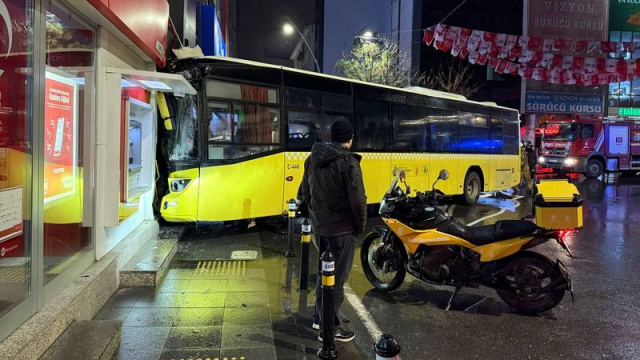 İETT otobüsü binaya çarptı: 6 yaralı