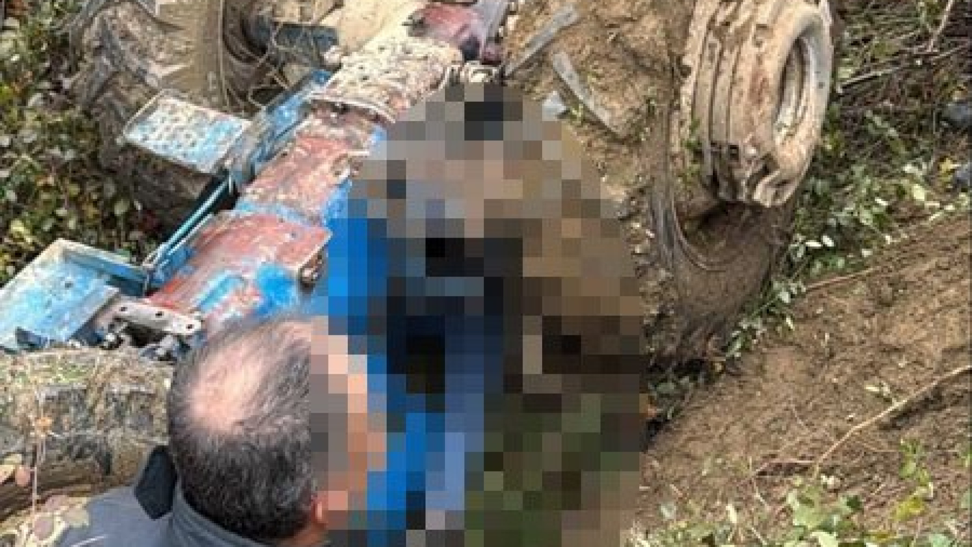 Samsun'da direksiyonu kilitlenen traktör devrildi: 1 ölü | Son dakika haberleri