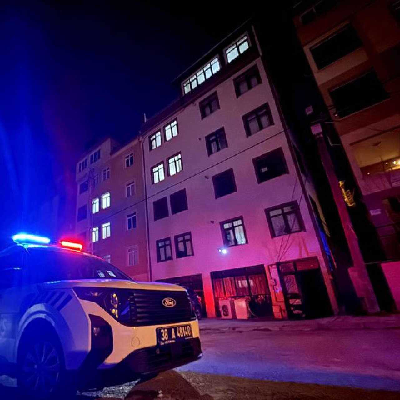Genç kadın sevgilisini banyoda katletti!