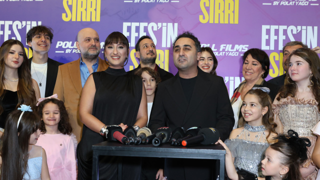 Gösteriler eşliğinde gala