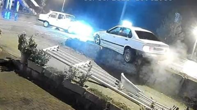 Kaza yaptı... Aracını bırakıp gitti!