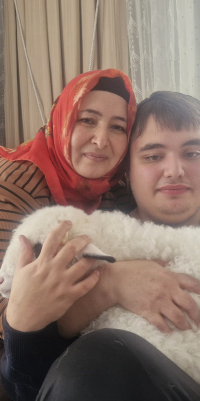 Otizmli oğlu istedi! Kuzuya bebek gibi bakıyorlar