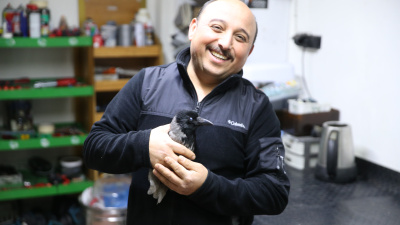 Yaralı halde bulduğu Haşmet, en yakın arkadaşı oldu