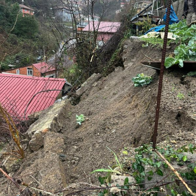 Heyelan nedeniyle 2 ev boşaltıldı