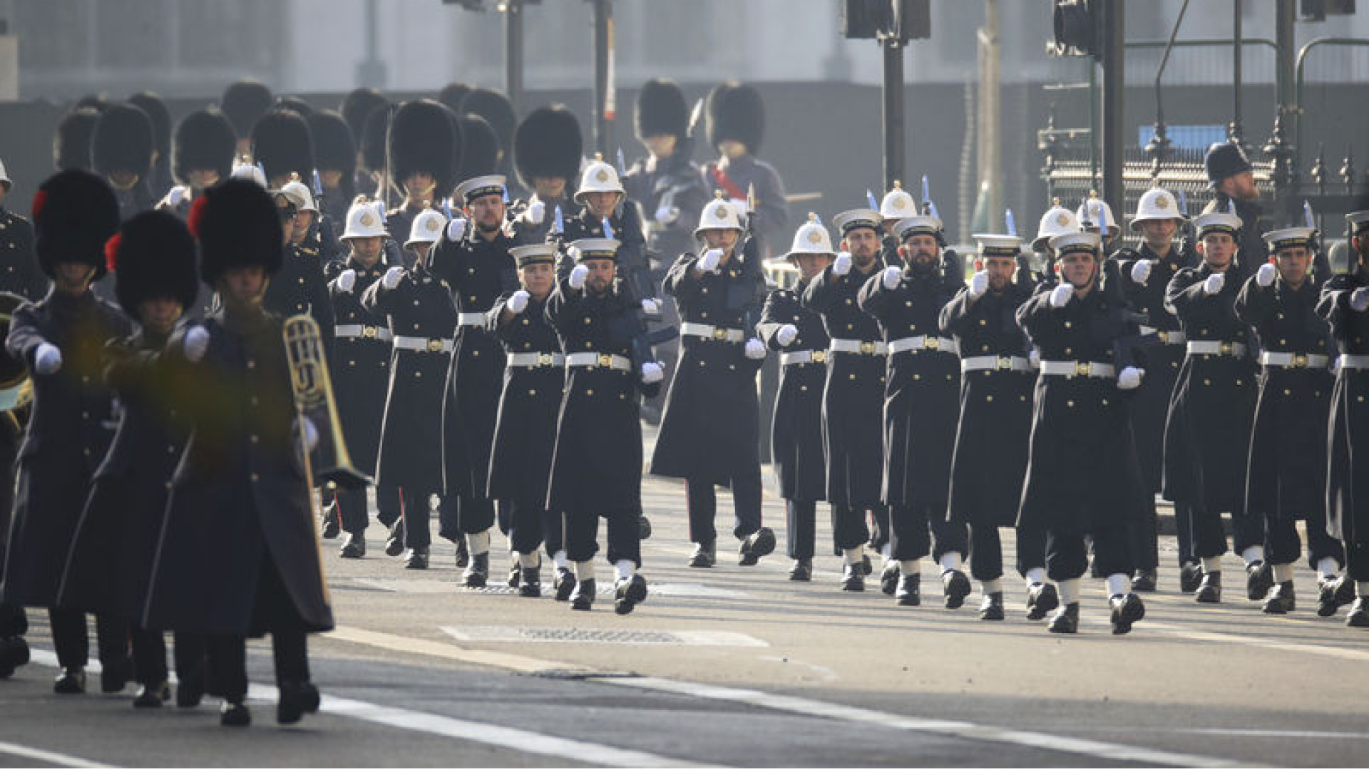 "İngiltere, Grönland'a asker göndermeyi planlıyor"…