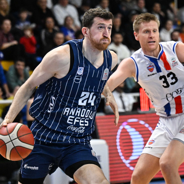 Anadolu Efes deplasmanda kazandı!