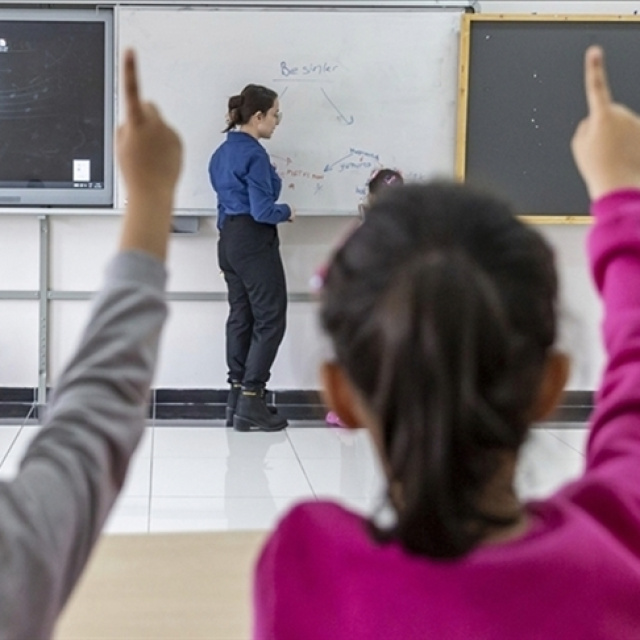 Öğretmenlerin mazerete bağlı yer değiştirme duyuruları açıklandı