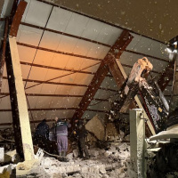 Besi ahırında kar faciası! 18 büyükbaş öldü