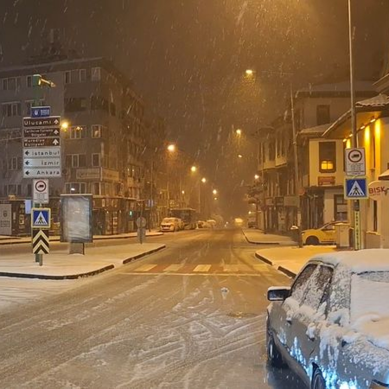 Kar yağışı Bursa'yı beyaza bürüdü