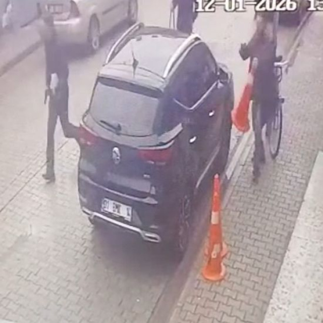 Önce yumruk attı...Ardından ateş etti