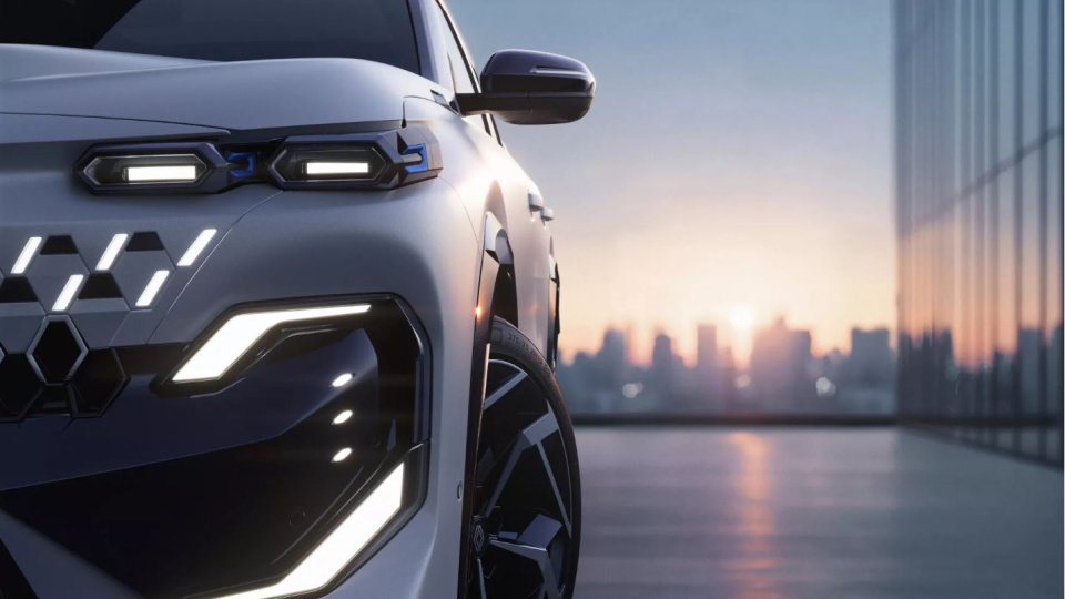 Renault yeni 'amiral gemisini' tanıttı