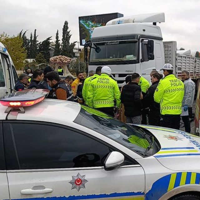 TIR ile motosiklet çarpıştı: 1 ölü