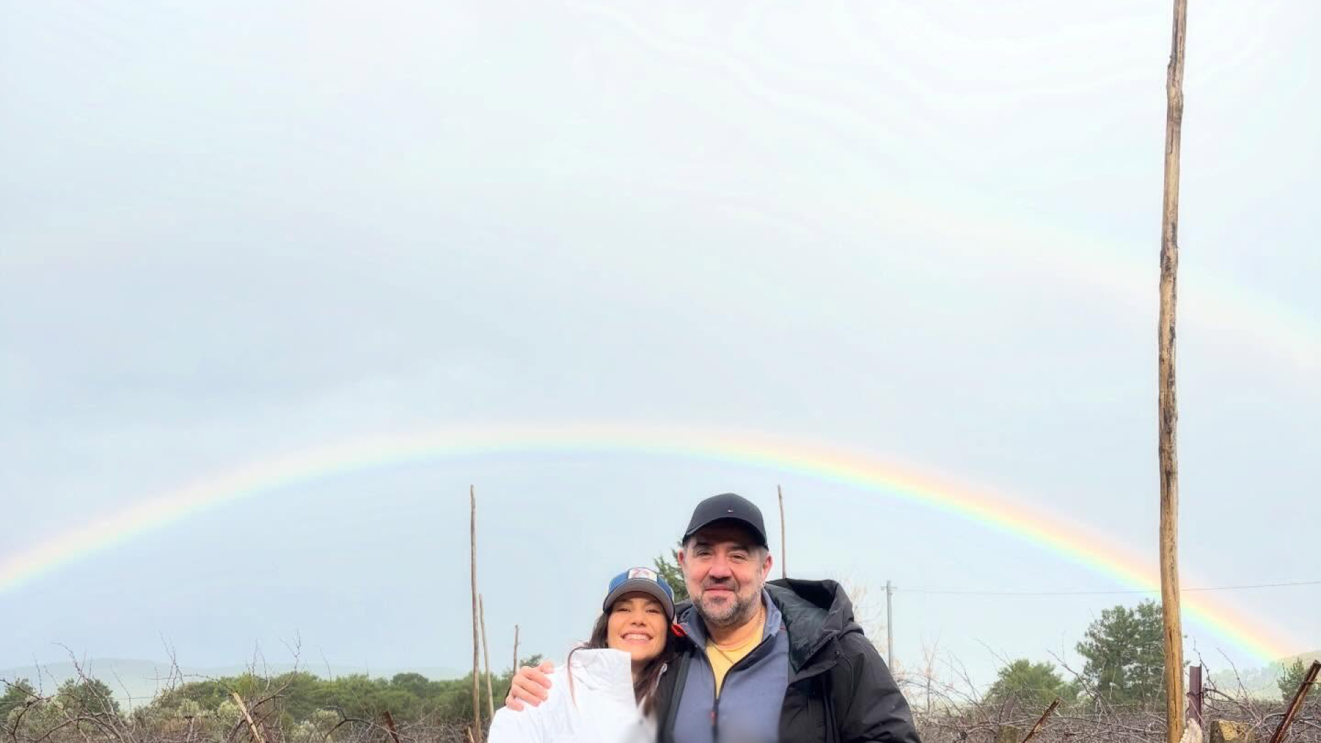 Ata Demirer ve Dilara Alemdar Bodrum'da Gökkuşağı Altında Aşk Pozu Verdi